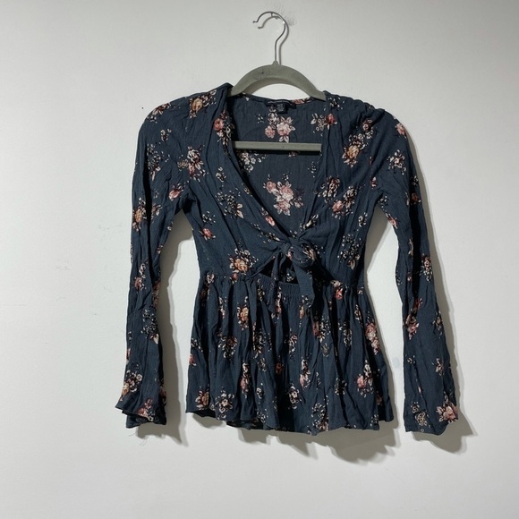 American Eagle Tie Front Floral Blouse Size XS - Picture 1 of 6